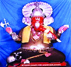 महाराष्ट्रातील एकमेव खामगावचा लाकडी गणपती महाराष्ट्रातील एकमेव खामगावचा लाकडी गणपती
