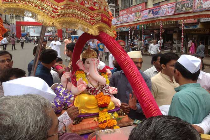 घरोघरी गणरायाची आज प्राणप्रतिष्ठा