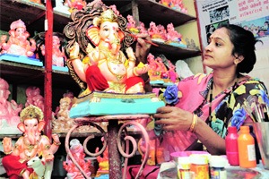 वेध महिला मूर्तिकारांचा..
