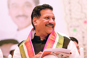 नियम डावलून काम करणार नाही! चव्हाणांचा पवारांवर प्रतिहल्ला नियम डावलून काम करणार नाही! चव्हाणांचा पवारांवर प्रतिहल्ला