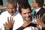 राहुल गांधींच्या भेटीत शेतकरी वाऱ्यावर राहुल गांधींच्या भेटीत शेतकरी वाऱ्यावर