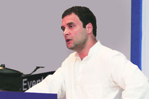 मोदींवर राहुल कडाडले ! मोदींवर राहुल कडाडले !