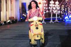 आणि ख्वाबों की मल्लिका पडली..