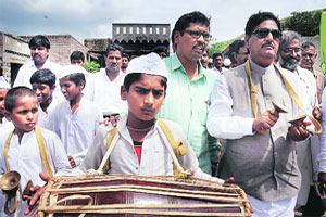 अजित पवार आणि कंपनीला तुरुंगात पाठवू – मुंडे अजित पवार आणि कंपनीला तुरुंगात पाठवू – मुंडे