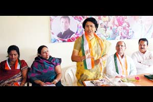 काँग्रेसच्या महिला प्रदेशाध्यक्षांकडून इच्छुकांची चाचपणी काँग्रेसच्या महिला प्रदेशाध्यक्षांकडून इच्छुकांची चाचपणी