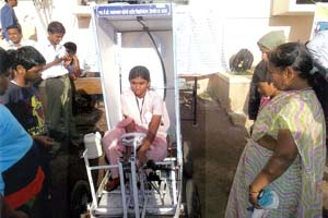 कराडच्या मोनिका यादवने साकारली सौरऊर्जेवरील मोटार