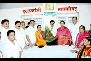 इचलकरंजी नगराध्यक्षपदी काँग्रेसच्या सुमन पोवार