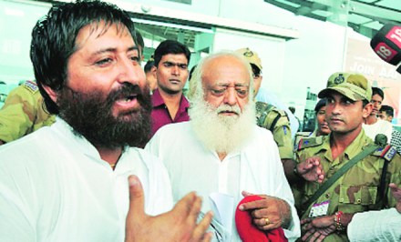 आसाराम पितापुत्रांवर बलात्काराचा आरोप