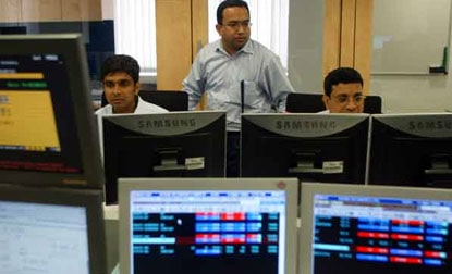 मोठय़ा घसरणीपासून आयटीने सावरले मोठय़ा घसरणीपासून आयटीने सावरले