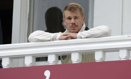 सरावाला दांडी मारून वॉर्नर अश्व शर्यतीच्या बैठकीला हजर सरावाला दांडी मारून वॉर्नर अश्व शर्यतीच्या बैठकीला हजर