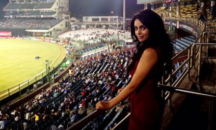 मलिका शेरावतने केला लग्नाचा प्रस्ताव मान्य मलिका शेरावतने केला लग्नाचा प्रस्ताव मान्य