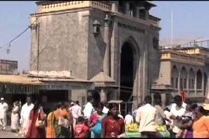 तुळजा भवानी मंदिरात चेंगराचेंगरी, एकाचा मृत्यू तुळजा भवानी मंदिरात चेंगराचेंगरी, एकाचा मृत्यू