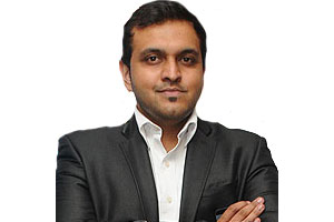 चित्रपट पाहून बोलावे छान