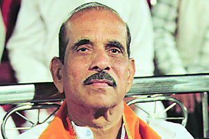 मनोहर जोशींच्या वक्तव्याबाबत गोपीनाथ मुंडे यांचे कानावर हात! मनोहर जोशींच्या वक्तव्याबाबत गोपीनाथ मुंडे यांचे कानावर हात!