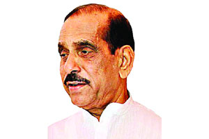 ‘उद्धव ठाकरेंचे नेतृत्व कमकुवत’ ‘उद्धव ठाकरेंचे नेतृत्व कमकुवत’