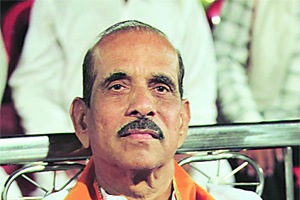 मनोहर जोशींचे नाव निमंत्रण पत्रिकेतून गायब मनोहर जोशींचे नाव निमंत्रण पत्रिकेतून गायब