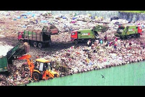 गोराईकर नाक धरुन रस्त्यावर
