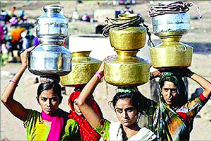 सोलापुरात उद्यापासून ९ दिवस तीन दिवसाआड पाणीपुरवठा सोलापुरात उद्यापासून ९ दिवस तीन दिवसाआड पाणीपुरवठा