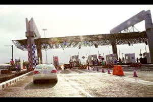 टोल विरोधातील आंदोलन मागे; साता-यात राष्ट्रवादीविरुद्ध संताप टोल विरोधातील आंदोलन मागे; साता-यात राष्ट्रवादीविरुद्ध संताप