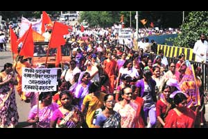 लाखांची बात केवळ हजारांची साथ लाखांची बात केवळ हजारांची साथ