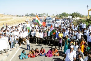 दोन दिवसांत उपोषण संपले नाही तर अण्णांच्या जिवाला धोका-किरण बेदी दोन दिवसांत उपोषण संपले नाही तर अण्णांच्या जिवाला धोका-किरण बेदी