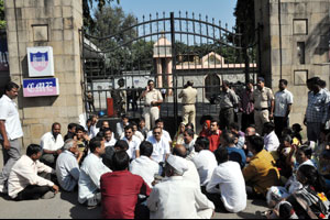 लष्करी त्रासाला कंटाळलेल्या ग्रामस्थांसाठी बाबर यांचे आंदोलन