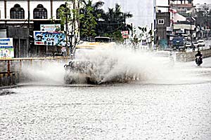 अवकाळी पावसामुळे शेतीवर संकटाचे ढग अवकाळी पावसामुळे शेतीवर संकटाचे ढग