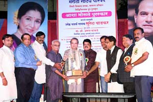 सुरेश वाडकर म्हणजे सांस्कृतिक ठेवा असलेले व्यक्तिमत्त्व – पं. मंगेशकर सुरेश वाडकर म्हणजे सांस्कृतिक ठेवा असलेले व्यक्तिमत्त्व – पं. मंगेशकर