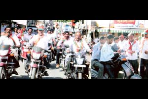 भाजप कार्यकर्त्यांचा कराडमध्ये आनंदोत्सव भाजप कार्यकर्त्यांचा कराडमध्ये आनंदोत्सव