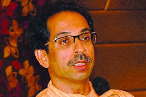 म्हाडाने ‘अपात्र’ शिक्का मारल्याने सात कुटुंबे रस्त्यावर