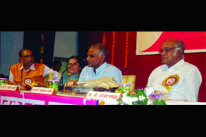 मराठी भाषा शिकण्यासाठी पालकांनी पुढाकार घ्यावा- डॉ.मंदा आमटे मराठी भाषा शिकण्यासाठी पालकांनी पुढाकार घ्यावा- डॉ.मंदा आमटे