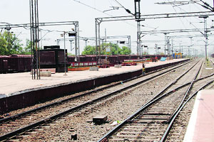 अस्तित्वातील रेल्वेमार्गाकडे लक्ष देण्याची गरज अस्तित्वातील रेल्वेमार्गाकडे लक्ष देण्याची गरज