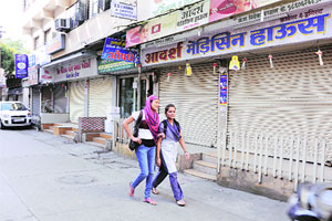 औषध विक्रेत्यांच्या बंदमुळे रुग्णांची गैरसोय औषध विक्रेत्यांच्या बंदमुळे रुग्णांची गैरसोय