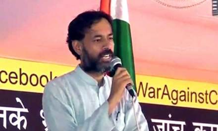 सरकारच्या चुकीच्या धोरणांमुळेच शेतक ऱ्यांची दुर्दशा – योगेंद्र यादव सरकारच्या चुकीच्या धोरणांमुळेच शेतक ऱ्यांची दुर्दशा – योगेंद्र यादव