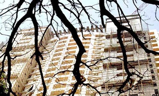 ‘आदर्श’बद्दल चौकशी समितीही ‘जातीयवादी’च?