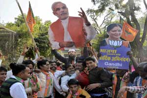 विशेष संपादकीय: लोकसभेच्या पाऊलखुणा? विशेष संपादकीय: लोकसभेच्या पाऊलखुणा?