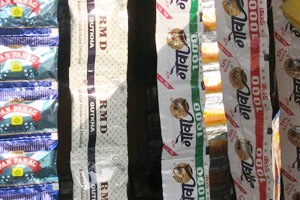 गुटखा जप्तीत महाराष्ट्र अव्वल गुटखा जप्तीत महाराष्ट्र अव्वल