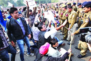 आव्हानात्मक परीक्षा नको, मग स्वप्ने का बघावीत?