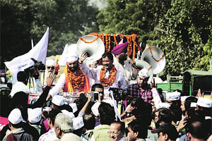 दिल्ली बहुत दूर है! दिल्ली बहुत दूर है!