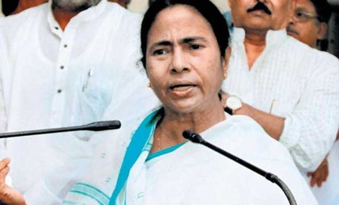 बंगालमधील अधिकाऱयांची बदली करून दाखवा, ममता बॅनर्जींचे थेट निवडणूक आयोगाला आव्हान! बंगालमधील अधिकाऱयांची बदली करून दाखवा, ममता बॅनर्जींचे थेट निवडणूक आयोगाला आव्हान!