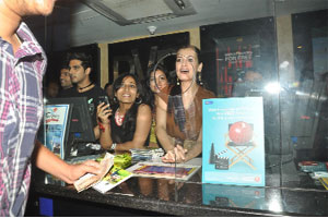 कल्याण, ठाण्यातील तिकीट खिडक्याही ‘महिला विशेष’ कल्याण, ठाण्यातील तिकीट खिडक्याही ‘महिला विशेष’