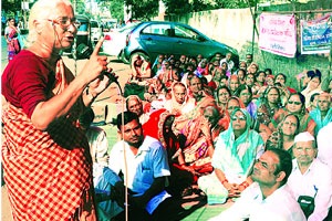 ‘गिरणा’सह इतर कारखान्यांच्या विक्री व्यवहारांची चौकशी करावी- मेधा पाटकर ‘गिरणा’सह इतर कारखान्यांच्या विक्री व्यवहारांची चौकशी करावी- मेधा पाटकर