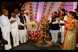 लातूर फेस्टिव्हलचे थाटात उद्घाटन लातूर फेस्टिव्हलचे थाटात उद्घाटन