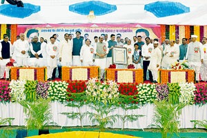 .. तर जिल्ह्य़ात काँग्रेस बळकट होईल – मुख्यमंत्री .. तर जिल्ह्य़ात काँग्रेस बळकट होईल – मुख्यमंत्री