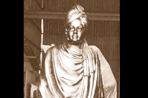 विवेकानंदांच्या पूर्णाकृती पुतळय़ाचे आज लोकार्पण