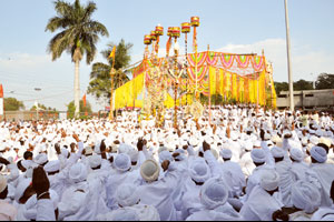 हजारो भाविकांच्या उपस्थितीत सिद्धेश्वर यात्रेचा अक्षता सोहळा हजारो भाविकांच्या उपस्थितीत सिद्धेश्वर यात्रेचा अक्षता सोहळा