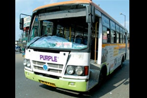शहरात सार्वजनिक वाहकतुकीचे तीन तेरा शहरात सार्वजनिक वाहकतुकीचे तीन तेरा