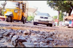 शहापूर तालुक्यातील रस्त्यांची चाळण