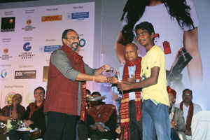 ‘फँड्री’ला ‘संत तुकाराम’ पारितोषिक ‘फँड्री’ला ‘संत तुकाराम’ पारितोषिक