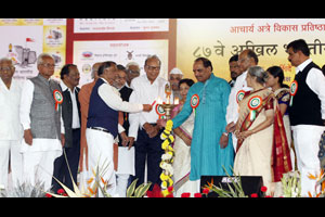 साहित्यातून वाद झाल्यास त्याला भिडण्याची तयारी ठेवा! साहित्यातून वाद झाल्यास त्याला भिडण्याची तयारी ठेवा!